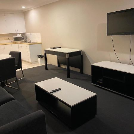 Cosmopolitan Motel & Serviced Apartments Rockhampton Exterior photo