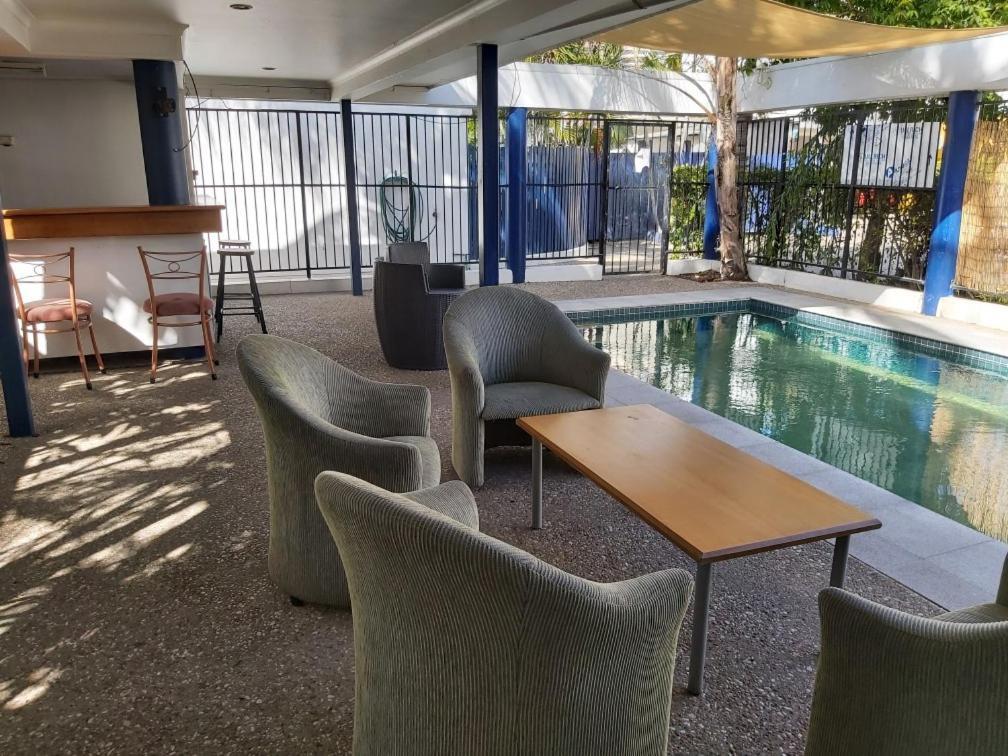 Cosmopolitan Motel & Serviced Apartments Rockhampton Exterior photo