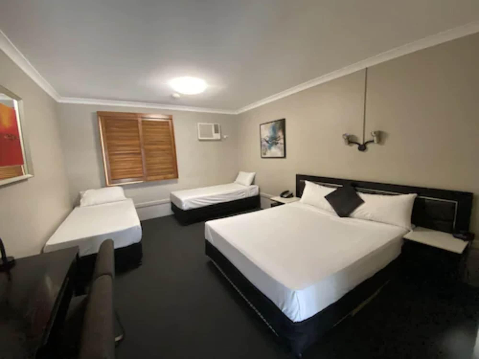 Cosmopolitan Motel & Serviced Apartments Rockhampton Exterior photo