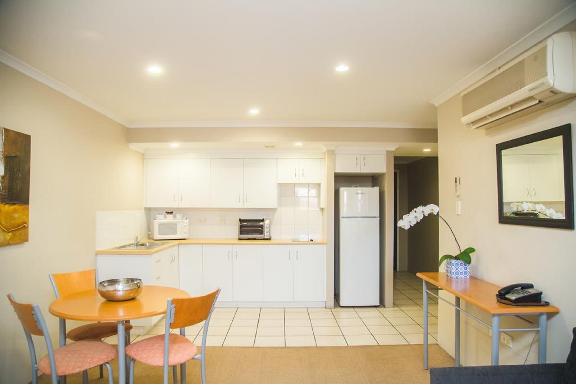 Cosmopolitan Motel & Serviced Apartments Rockhampton Exterior photo