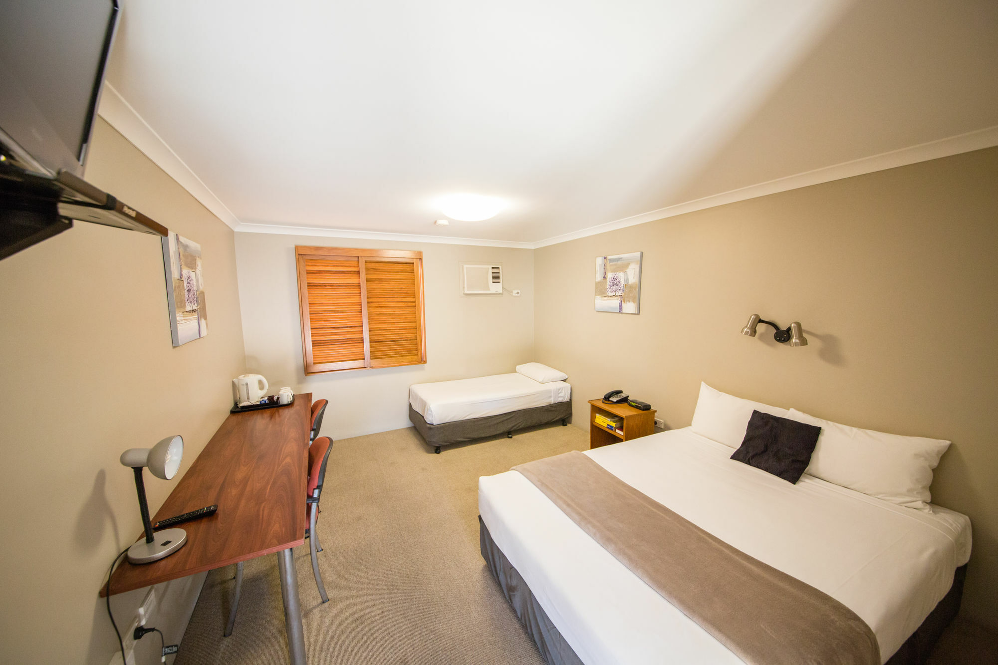 Cosmopolitan Motel & Serviced Apartments Rockhampton Exterior photo